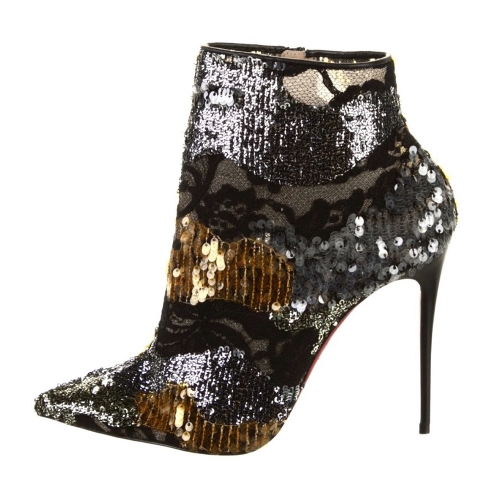 Christian Louboutin GIPSYBOOTIE 100
RETE/PATCHYLACE BOOTS RETAIL
1,350